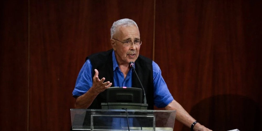 Σοβαρά τώρα; – Ζουράρις: Βόλευε την Ελλάδα το «Μακεδονία του Ιλιντεν» – (Ηχητικό)